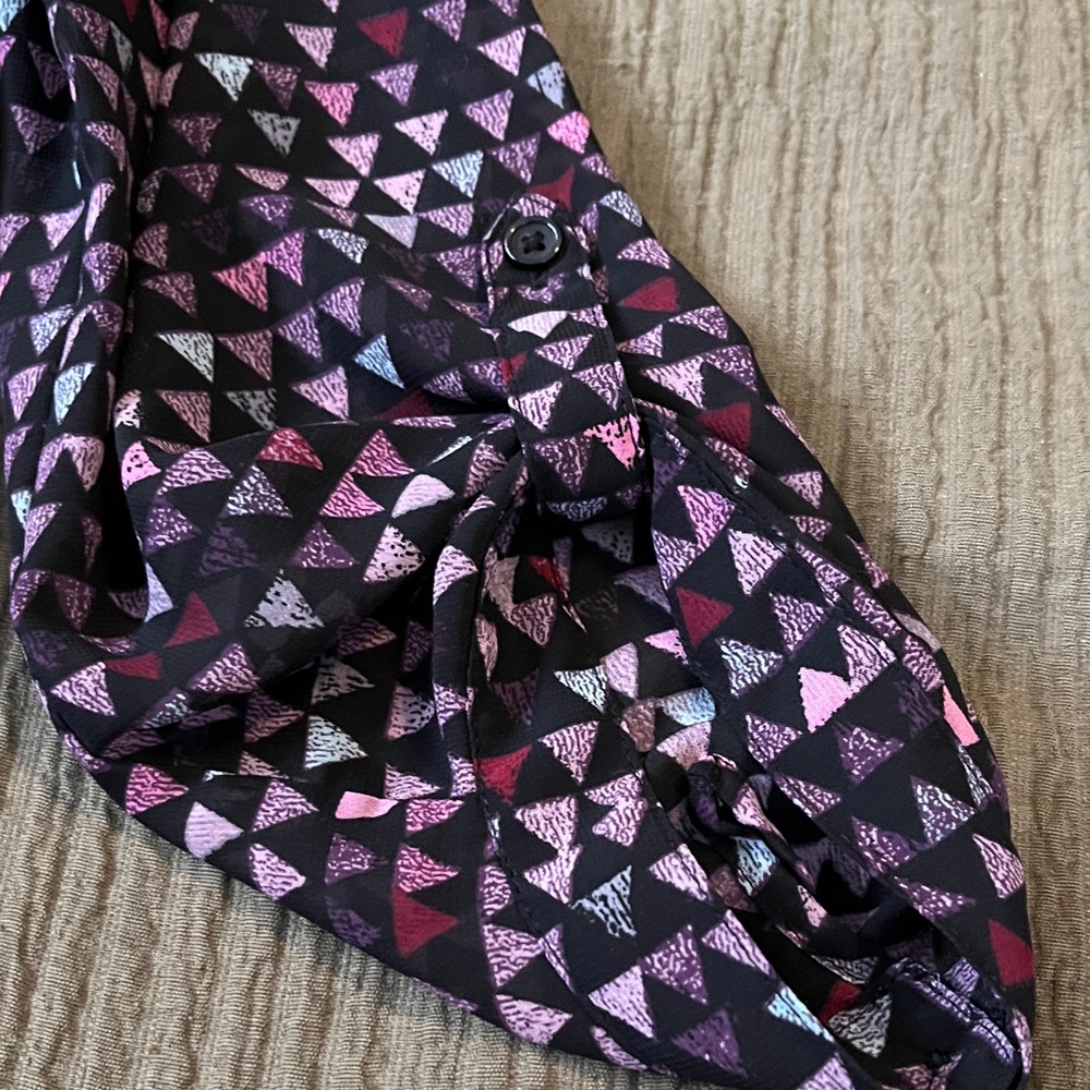 Women's Geometric Patterned Top - Picture 4 of 4